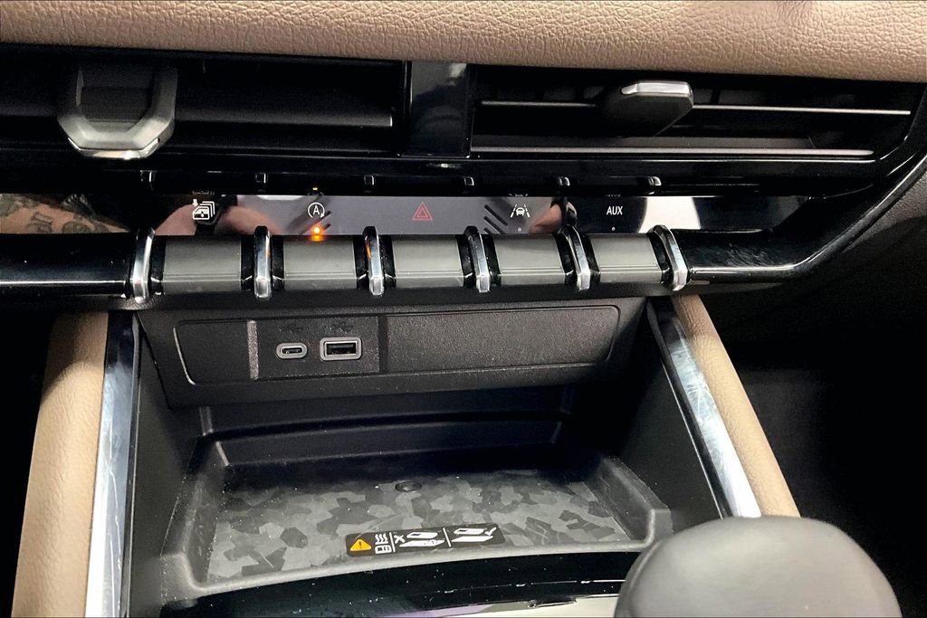 Used 2025 GMC Canyon Denali image 24