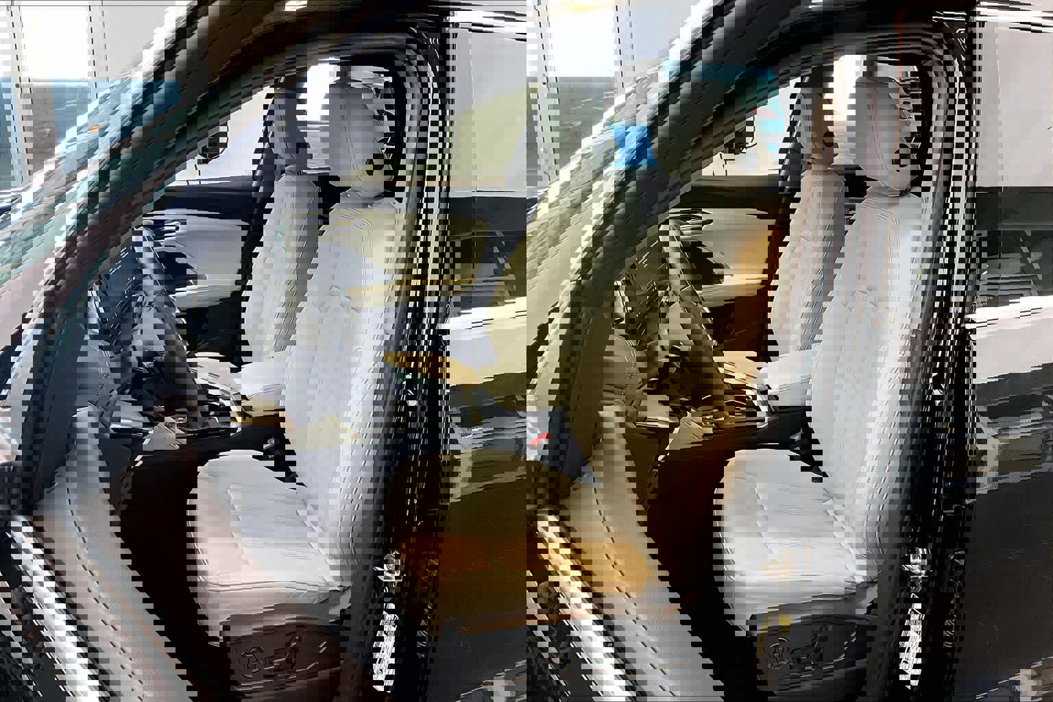 Used 2025 Audi Q5 Premium w/ Convenience Package image 7