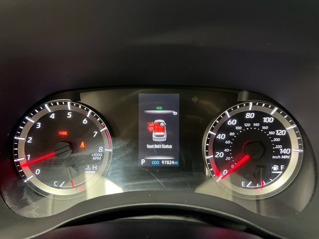 Used 2022 Toyota Highlander L FWD image 12