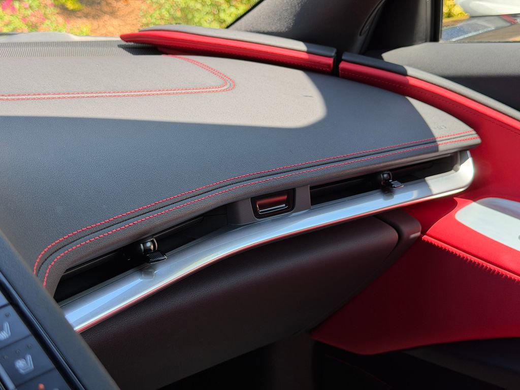 Used 2022 Chevrolet Corvette Stingray Preferred Cpe w/ Z51 Performance Package RWD image 28