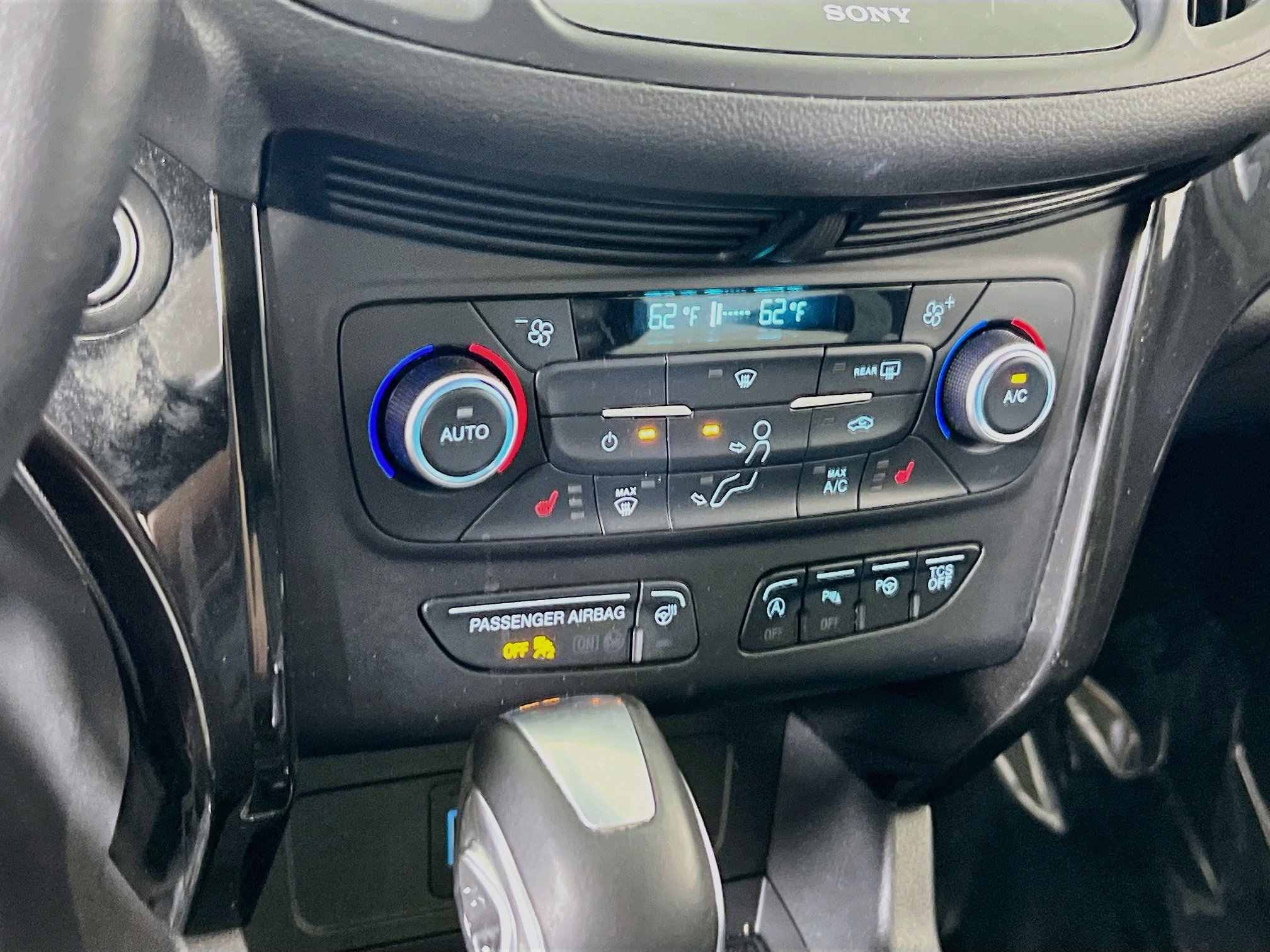 Used 2019 Ford Escape Titanium AWD/4WD image 16