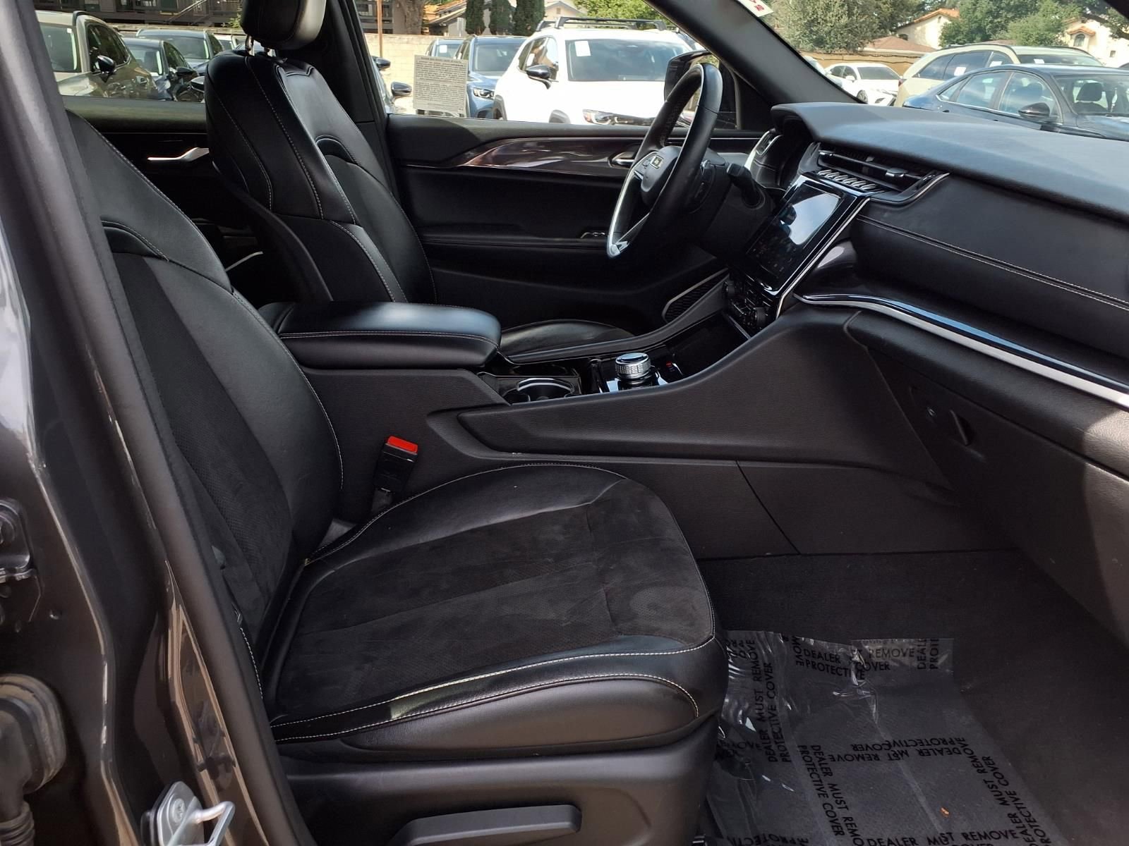 Used 2022 Jeep Grand Cherokee L Laredo image 24