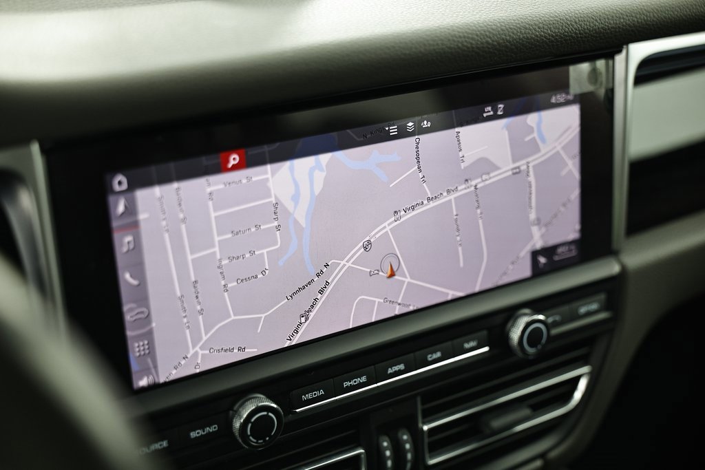 Used 2021 Porsche Macan image 39