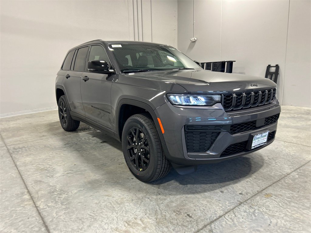 New 2026 Jeep Grand Cherokee Laredo image 4