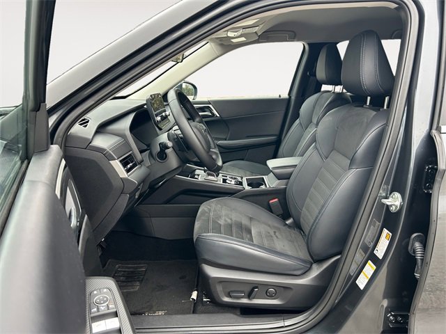 Used 2024 Mitsubishi Outlander SE image 9