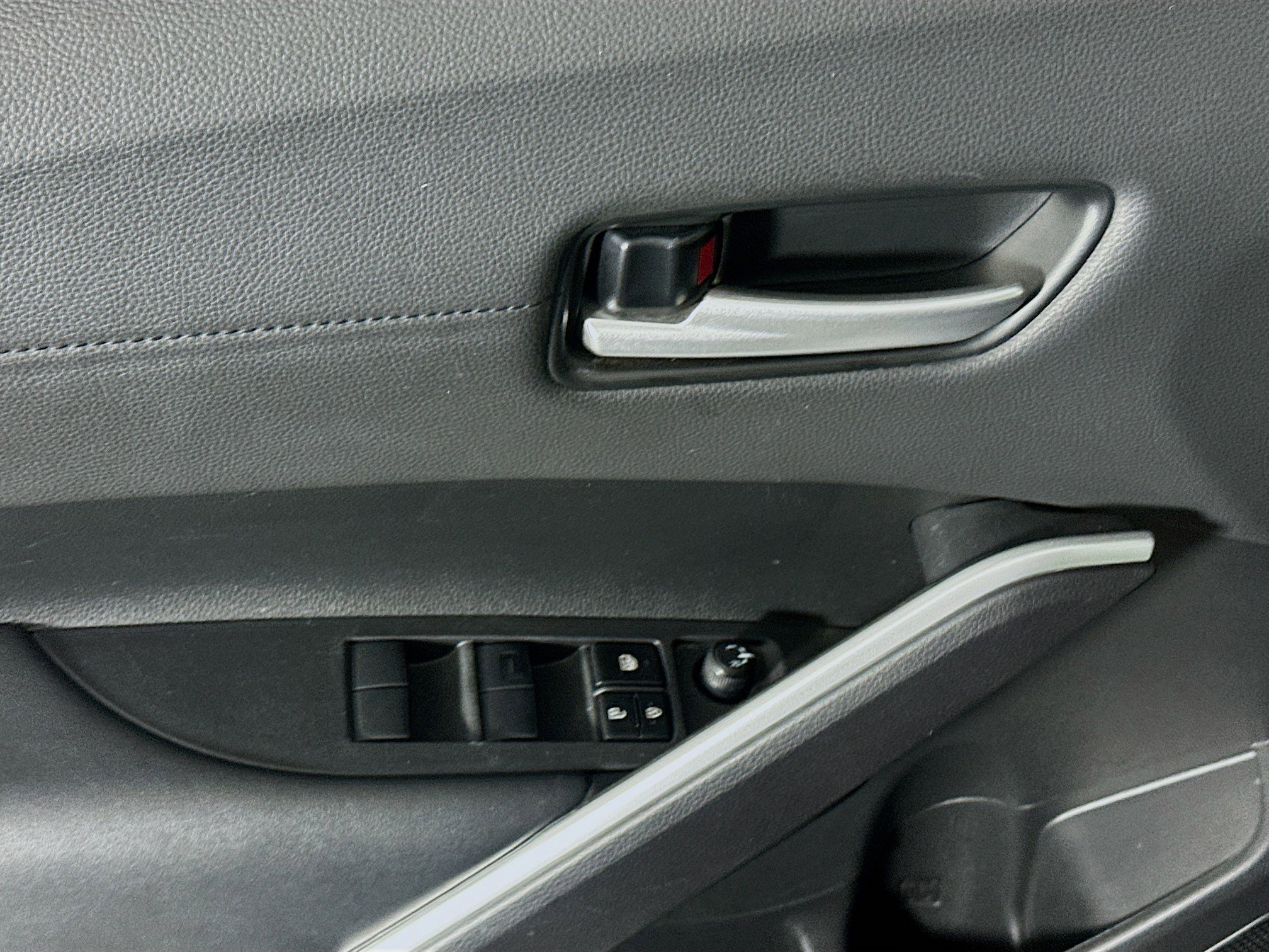 Used 2024 Toyota Corolla Cross XLE w/ Convenience Package image 15