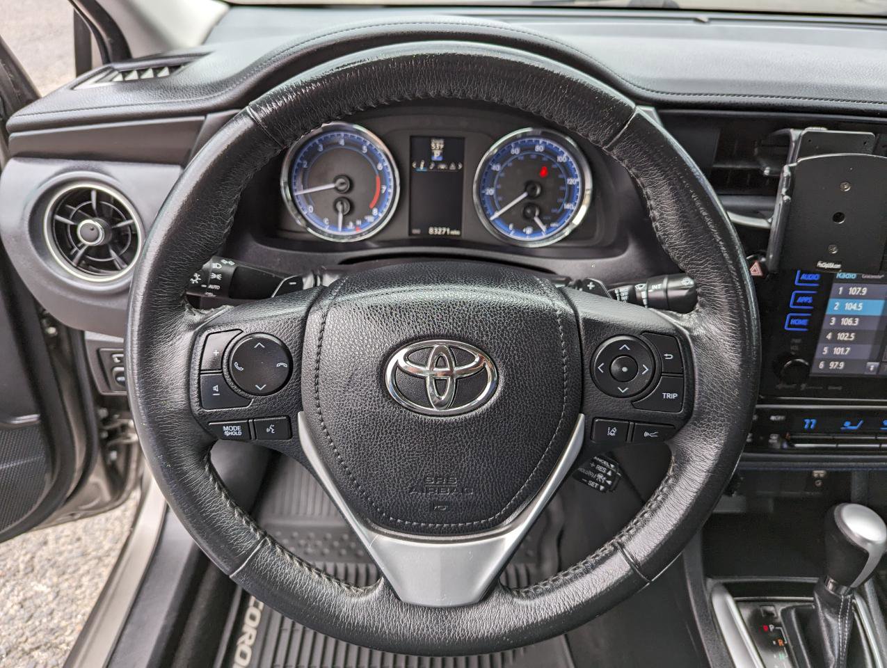 Used 2017 Toyota Corolla SE w/ SE Premium Package FWD image 14