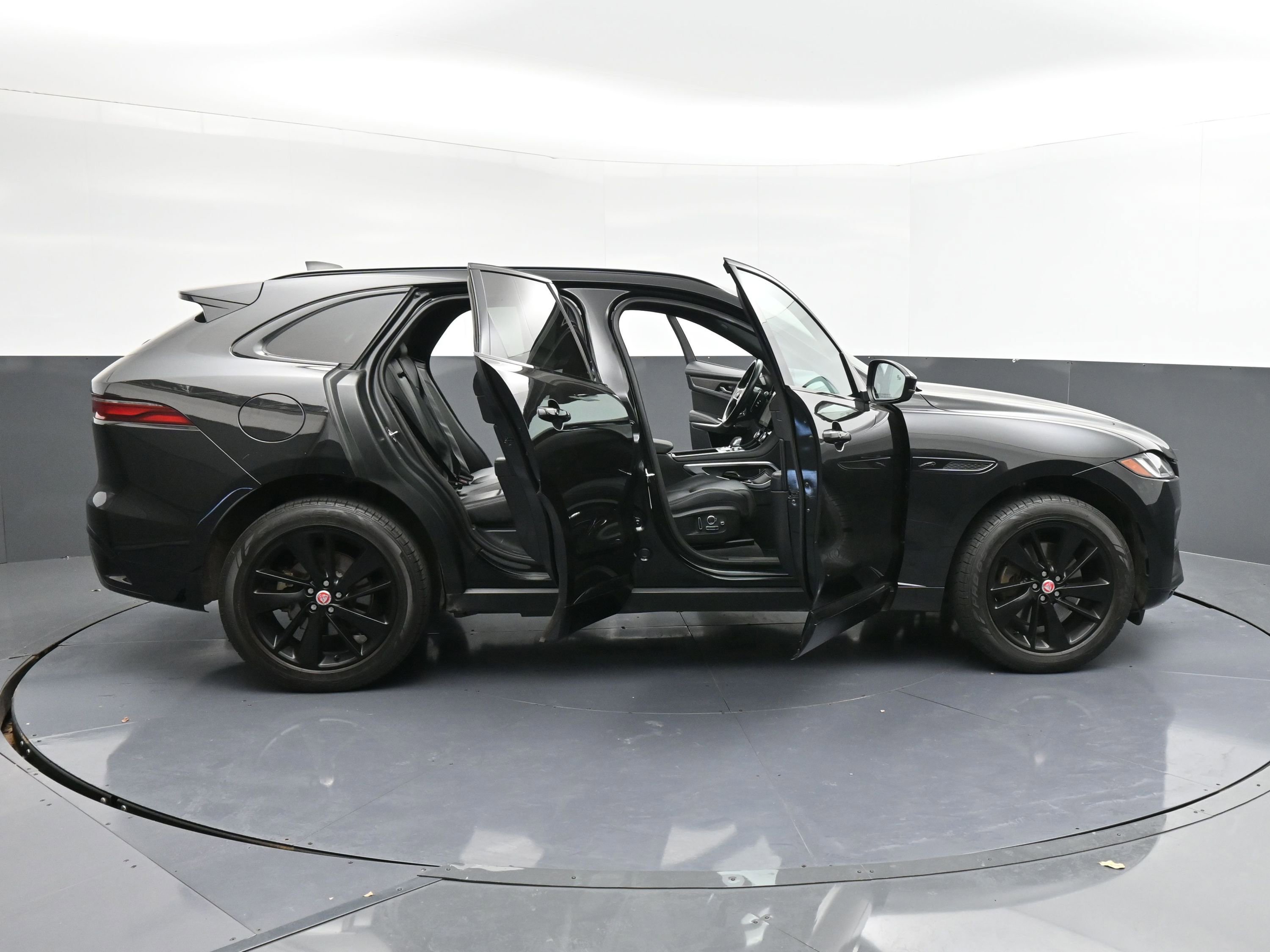 Used 2022 Jaguar F-PACE S image 42