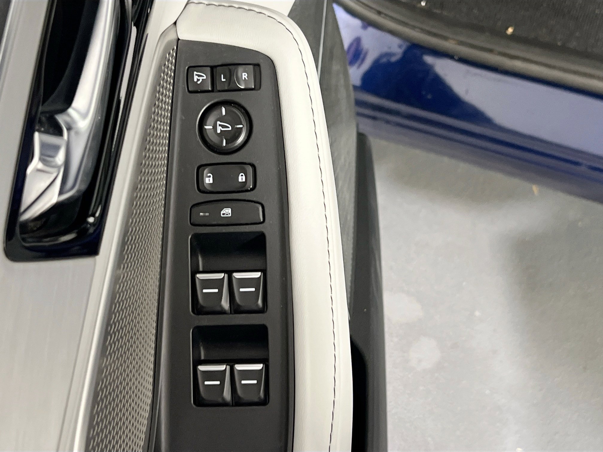 Used 2023 Acura MDX SH-AWD w/ Technology Package image 18