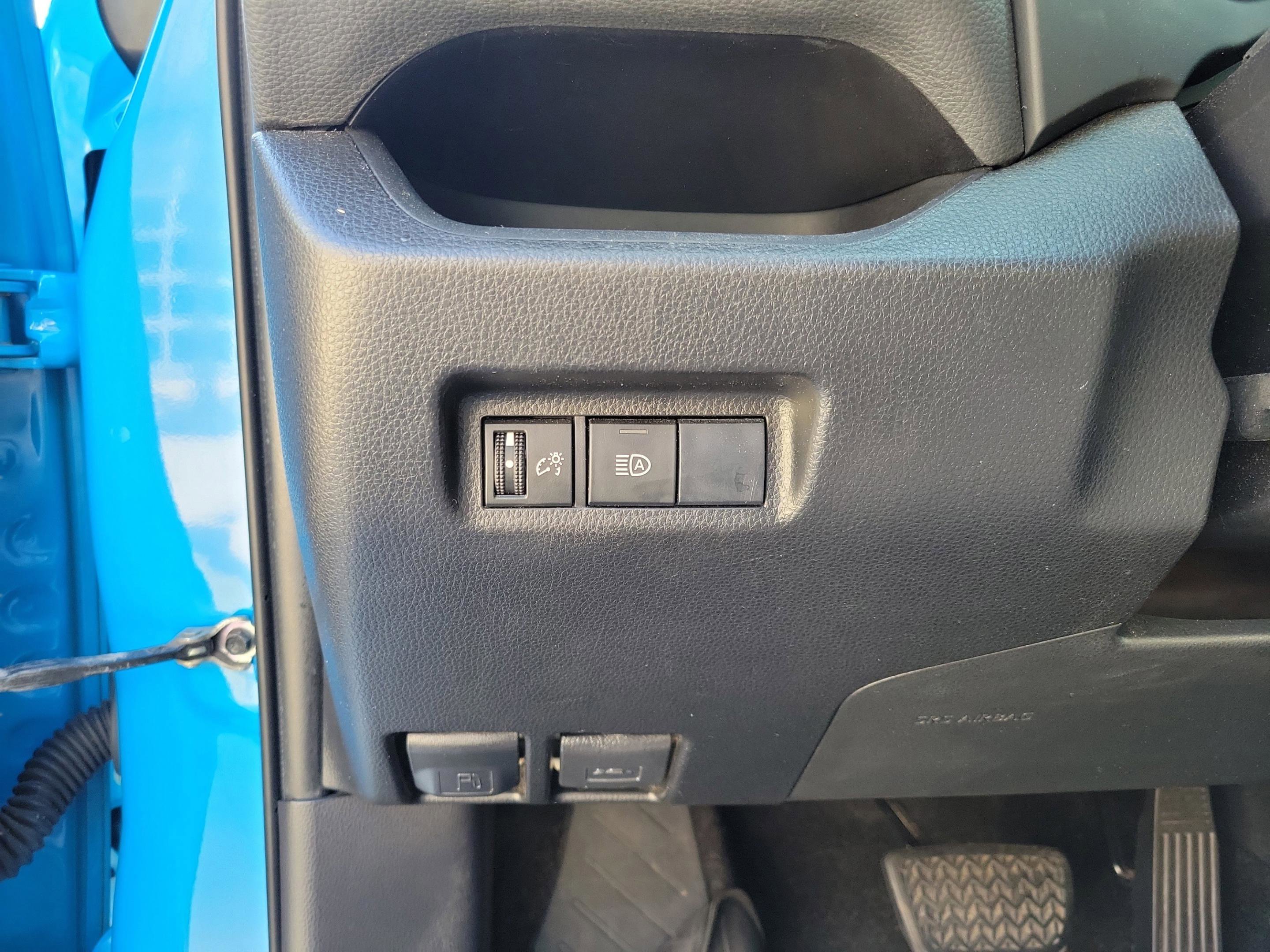 Used 2019 Toyota RAV4 LE w/ All Weather Liner Package AWD/4WD image 24