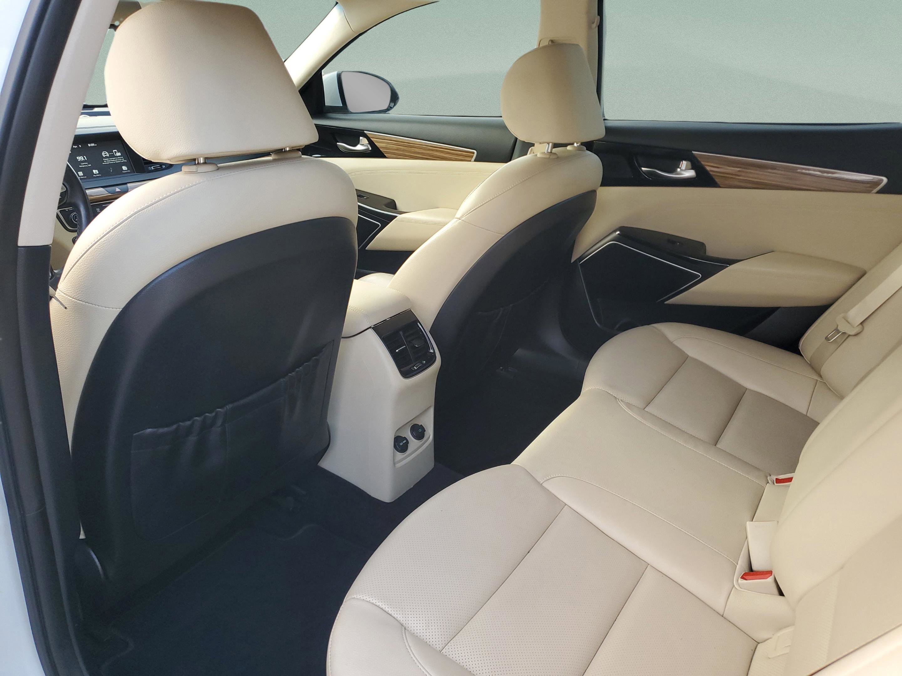 Certified 2019 Kia Cadenza Premium image 6