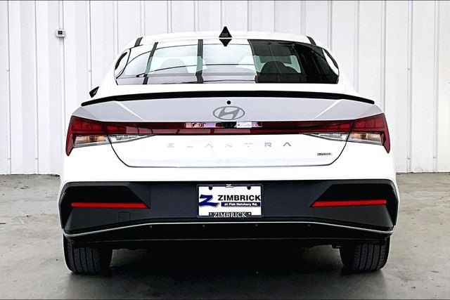 Used 2025 Hyundai Elantra SEL image 4