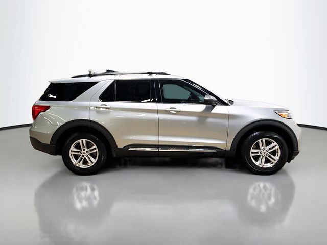 Used 2023 Ford Explorer XLT image 6
