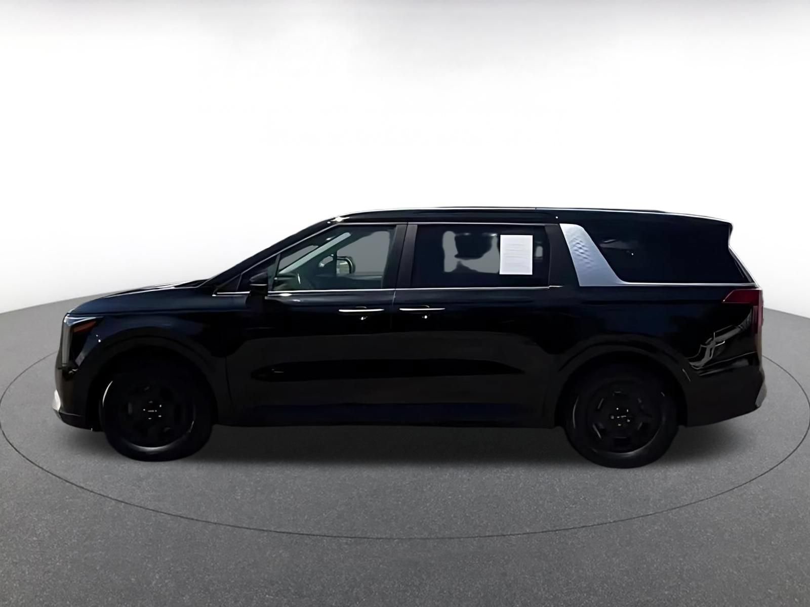 Used 2026 Kia Carnival FWD image 5