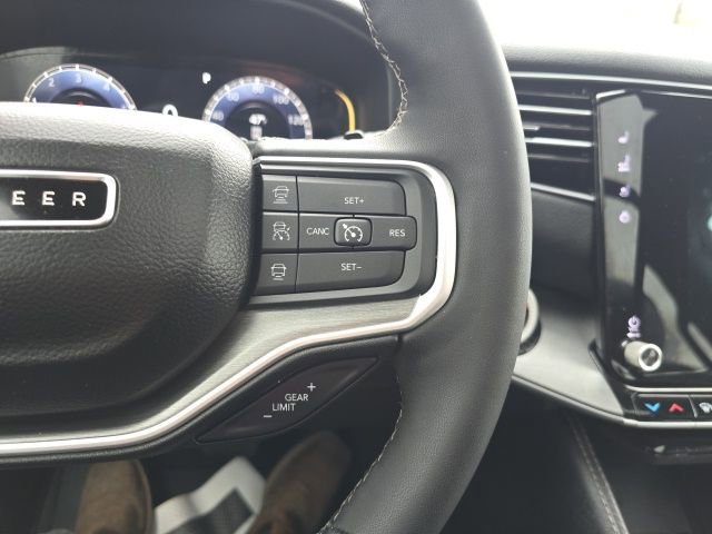 Certified 2025 Jeep Wagoneer Series II w/ Convenience Group I image 15