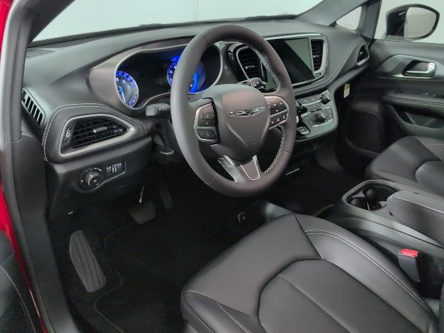 New 2026 Chrysler Pacifica Select image 9