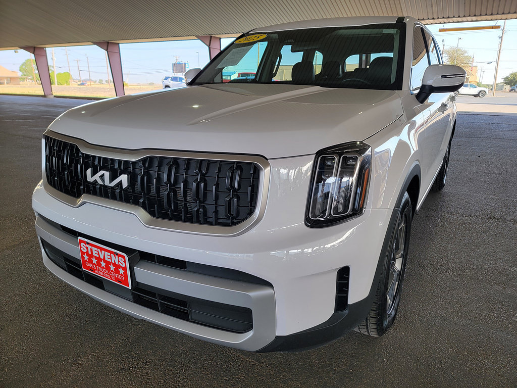 Used 2025 Kia Telluride LX FWD image 3