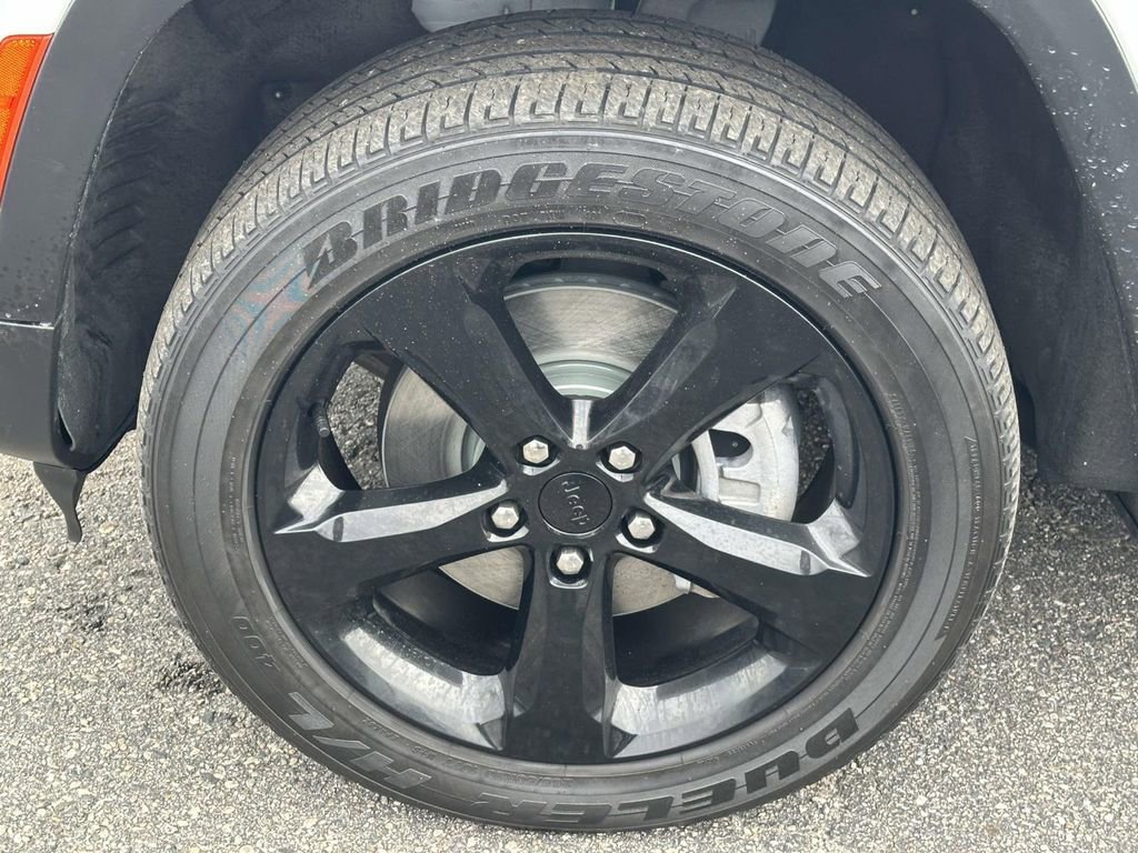 Certified 2023 Jeep Grand Cherokee L Laredo image 9