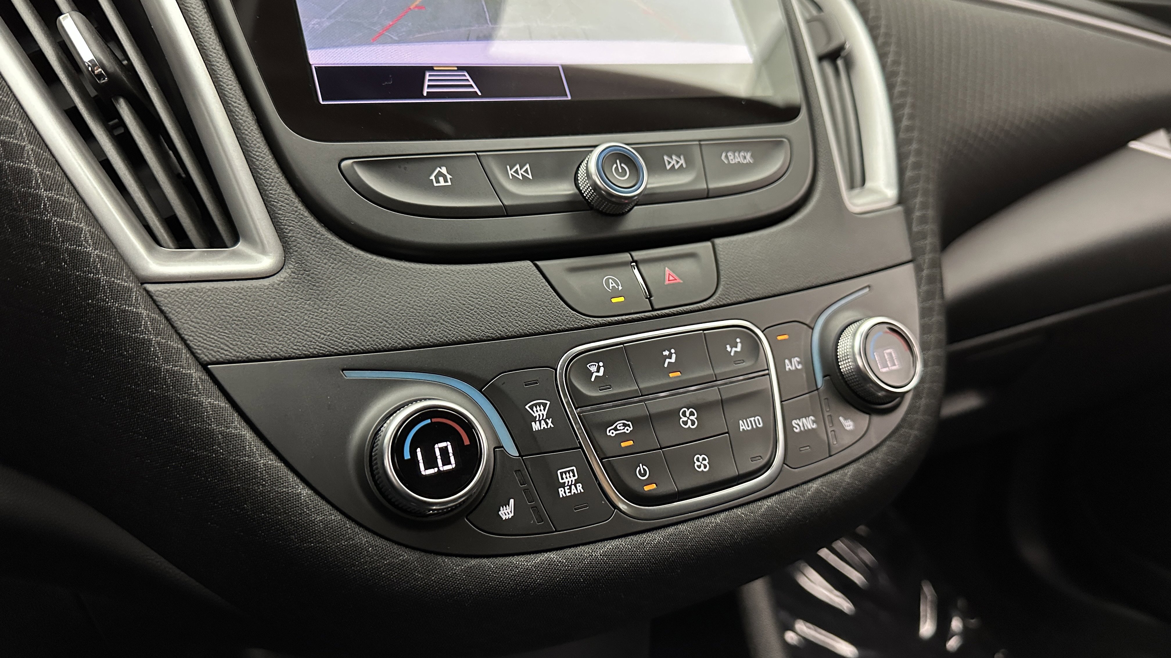 Used 2025 Chevrolet Malibu LT image 12