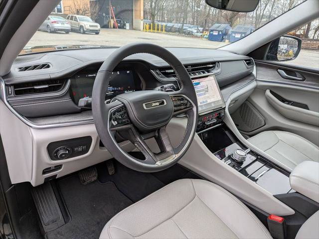 Certified 2023 Jeep Grand Cherokee L Overland AWD/4WD image 16