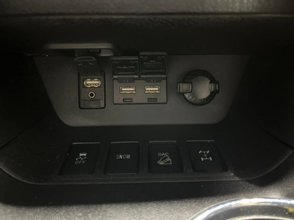 Used 2019 Toyota Highlander XLE AWD/4WD image 29