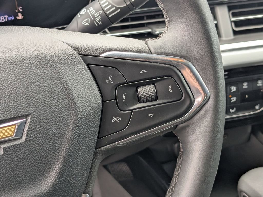 Used 2025 Chevrolet Trax LT w/ LT Convenience Package image 18
