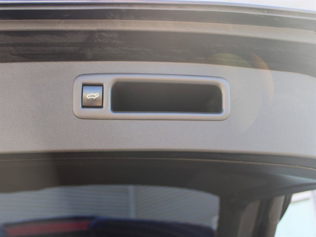 Used 2023 Toyota Highlander LE image 36