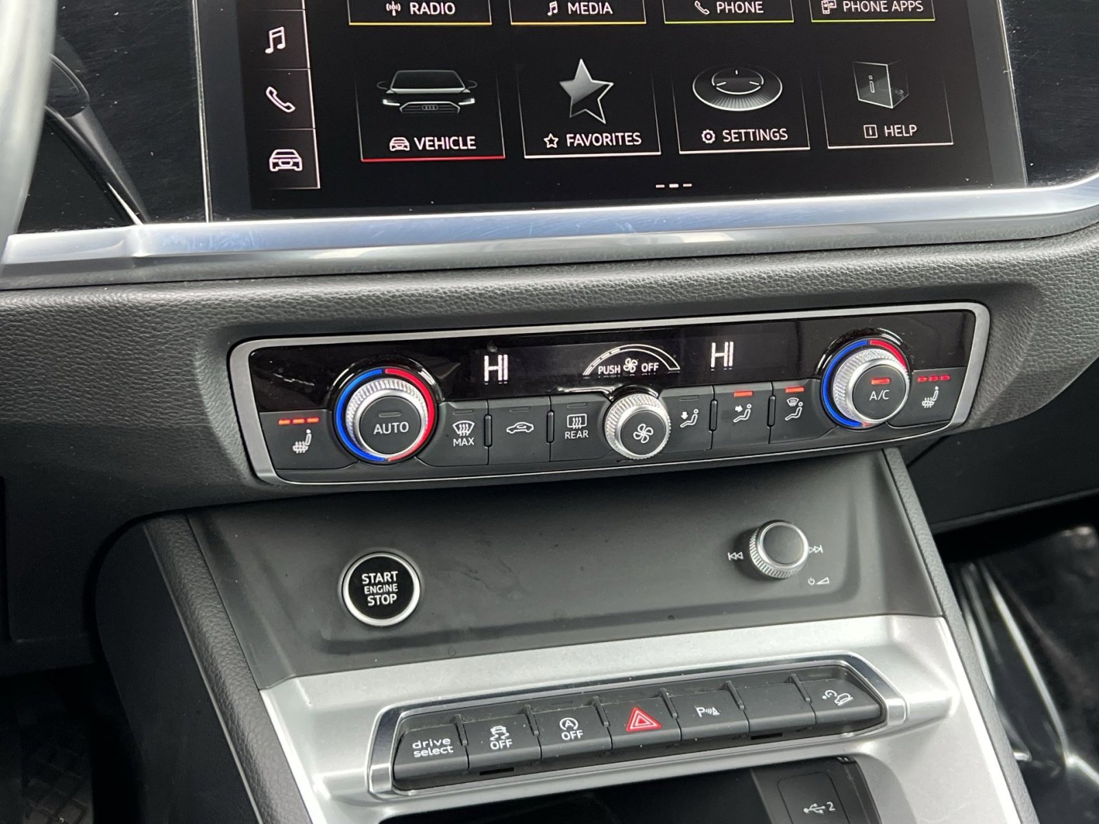 Used 2023 Audi Q3 2.0T Premium image 19