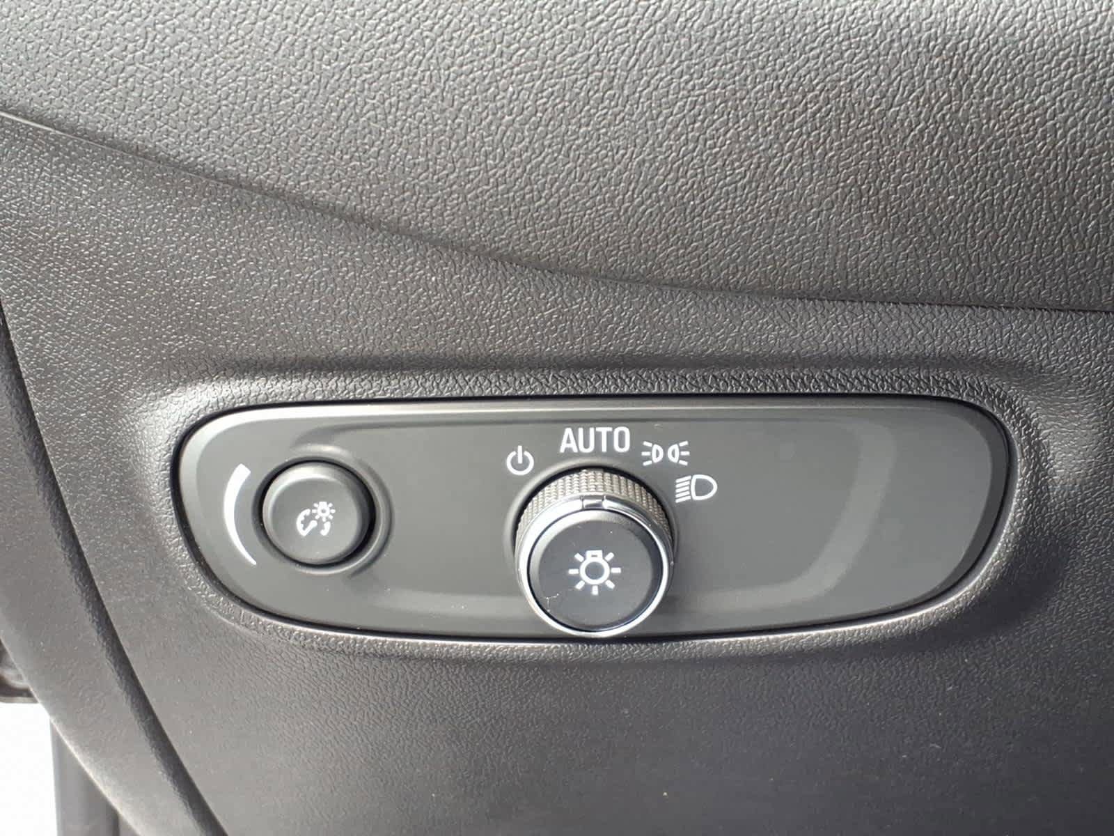 Used 2023 Chevrolet Equinox RS AWD/4WD image 11
