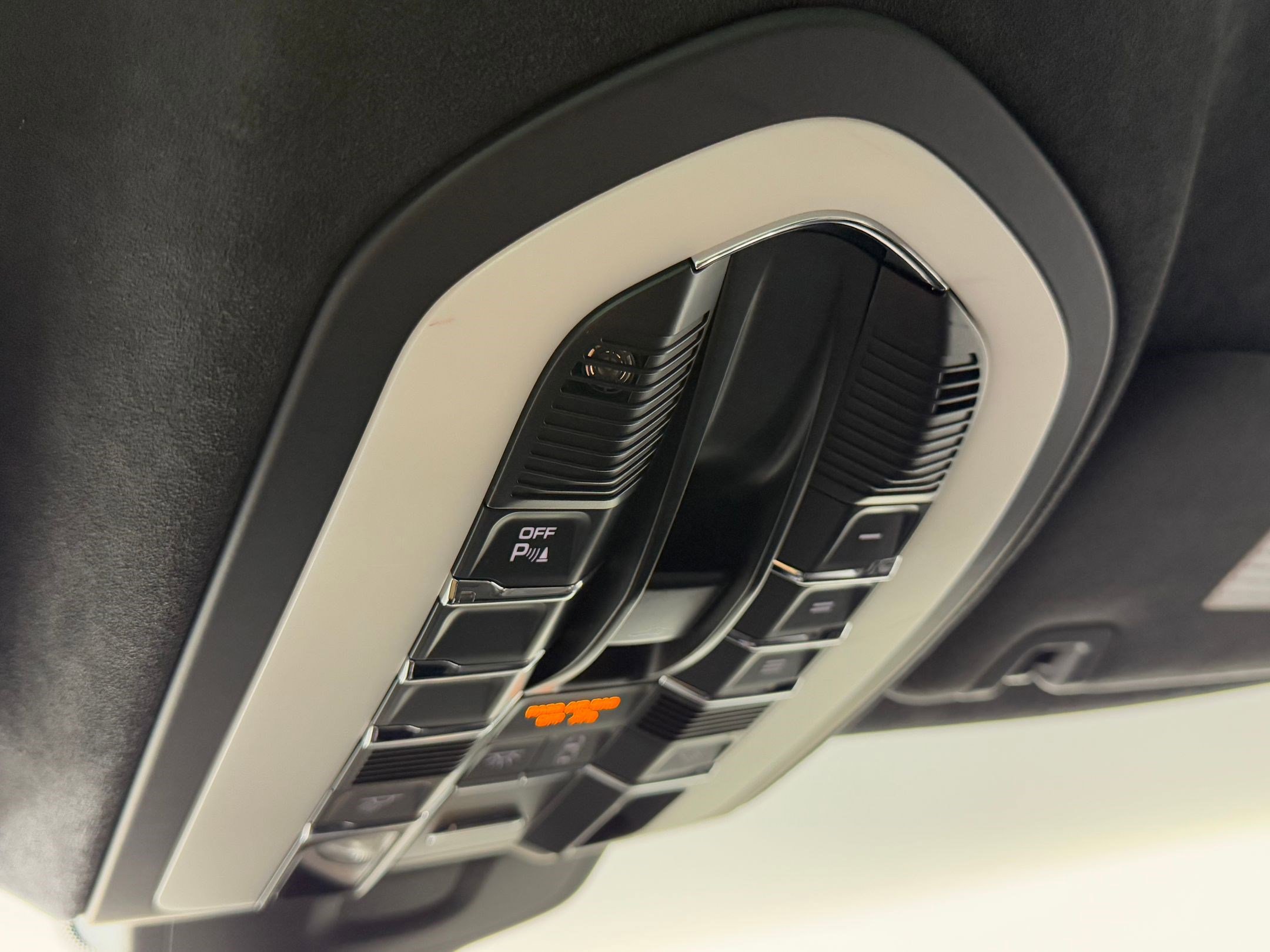 Used 2016 Porsche Panamera GTS image 27