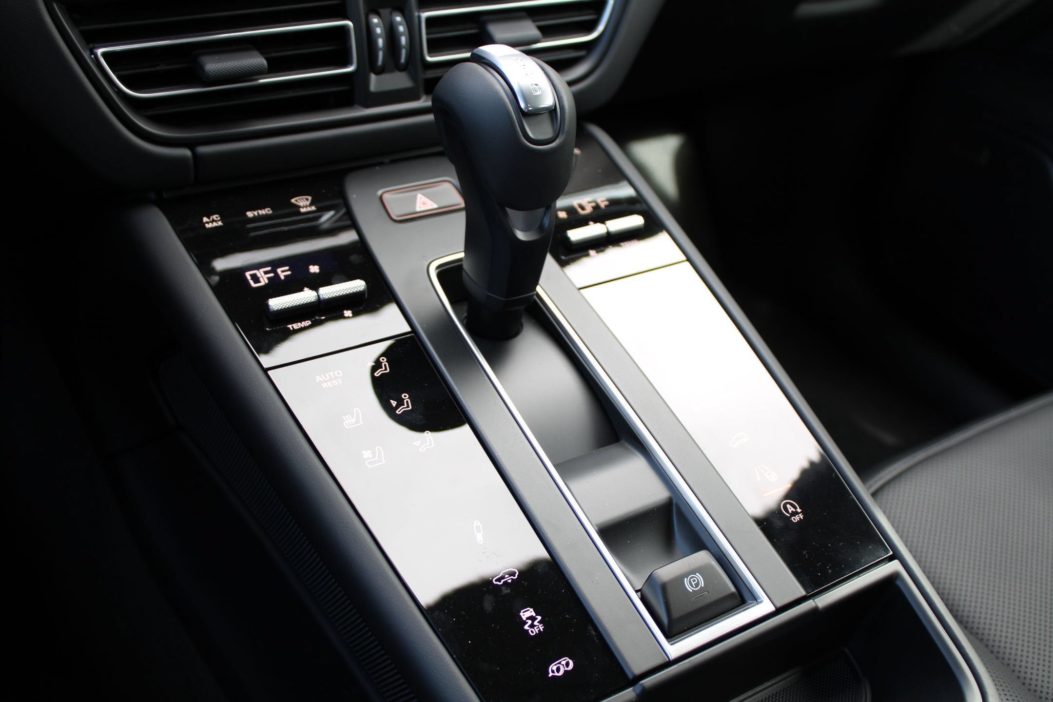 New 2026 Porsche Macan Turbo AWD/4WD image 20