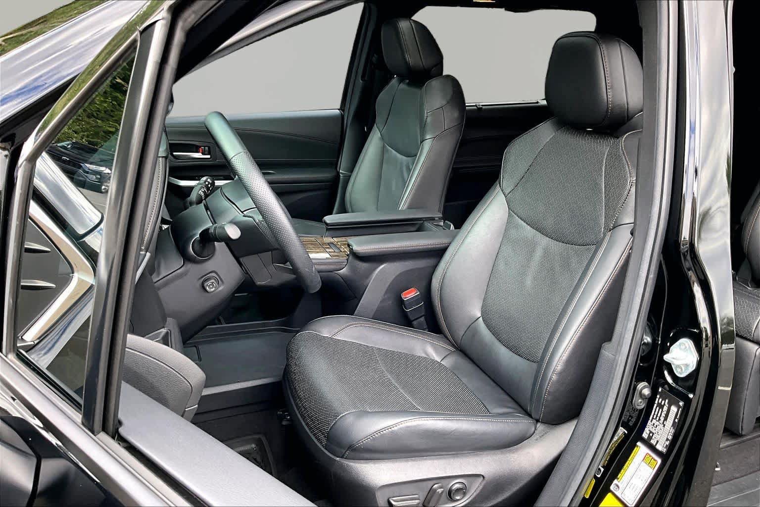 Certified 2025 Toyota Sienna Limited FWD image 8