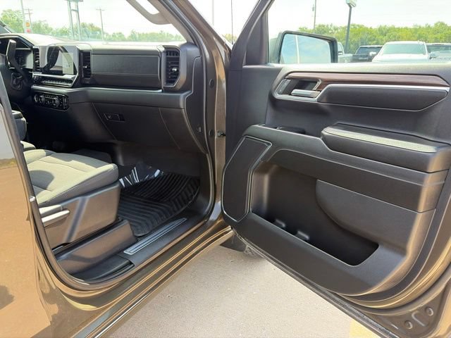 Used 2024 Chevrolet Silverado 1500 LT AWD/4WD image 45