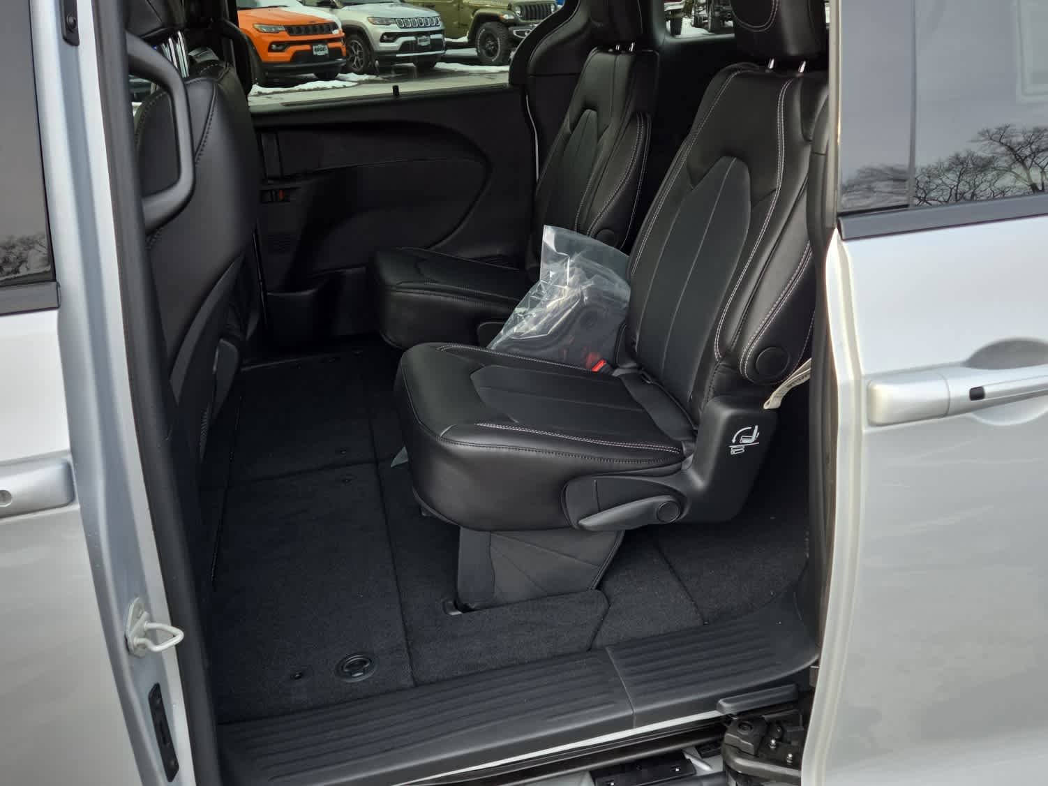 New 2026 Chrysler Pacifica Select w/ S Appearance Package image 13