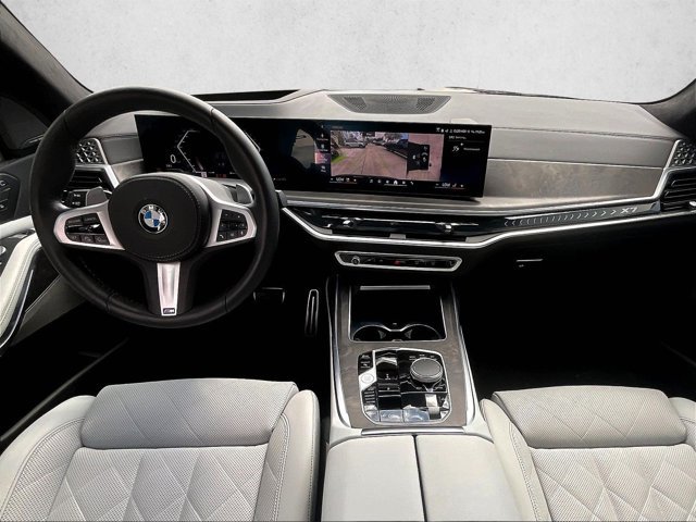 Used 2025 BMW X7 xDrive40i w/ M Sport Package AWD/4WD image 13
