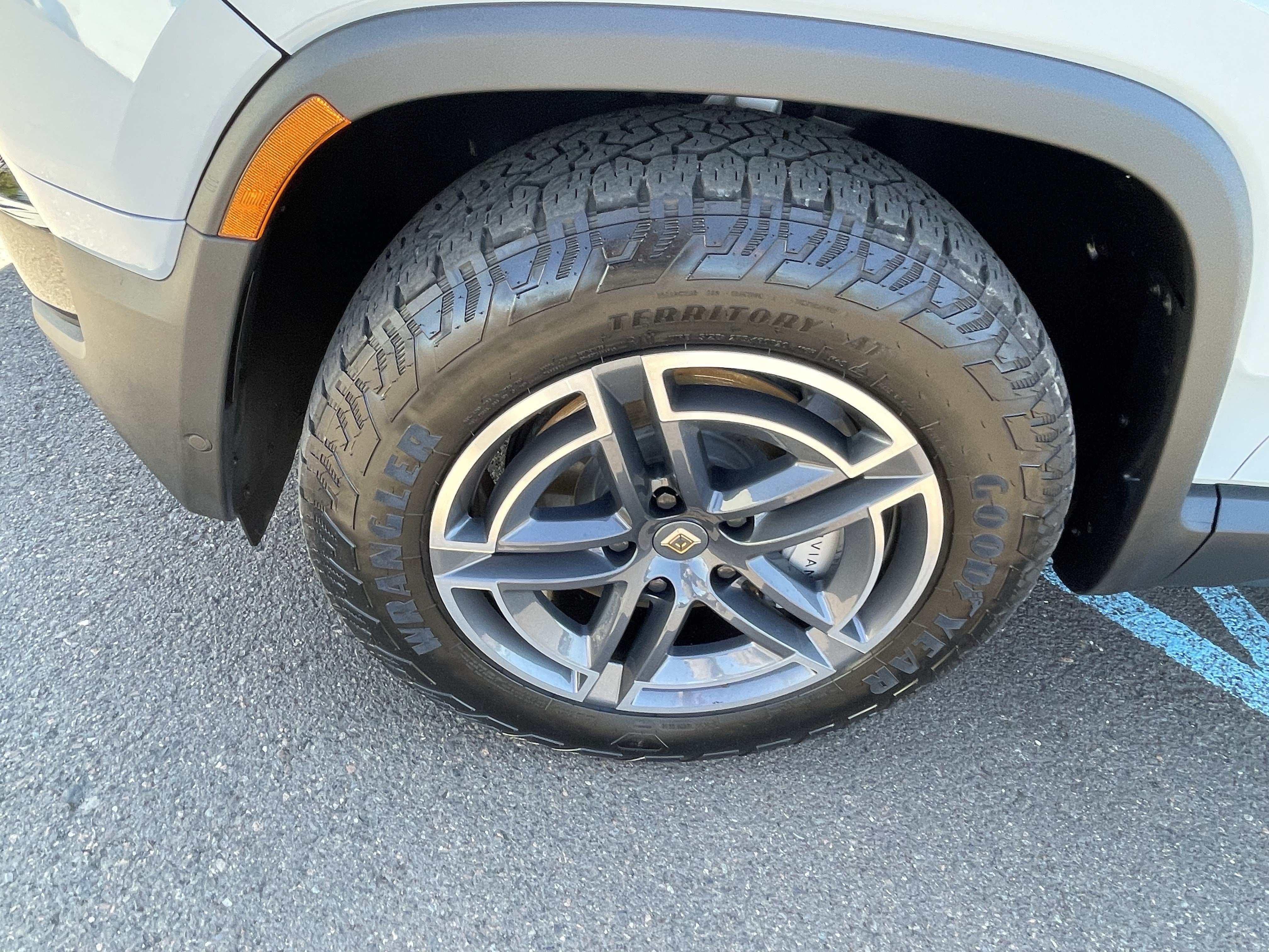 Used 2025 Rivian R1T Adventure AWD/4WD image 9
