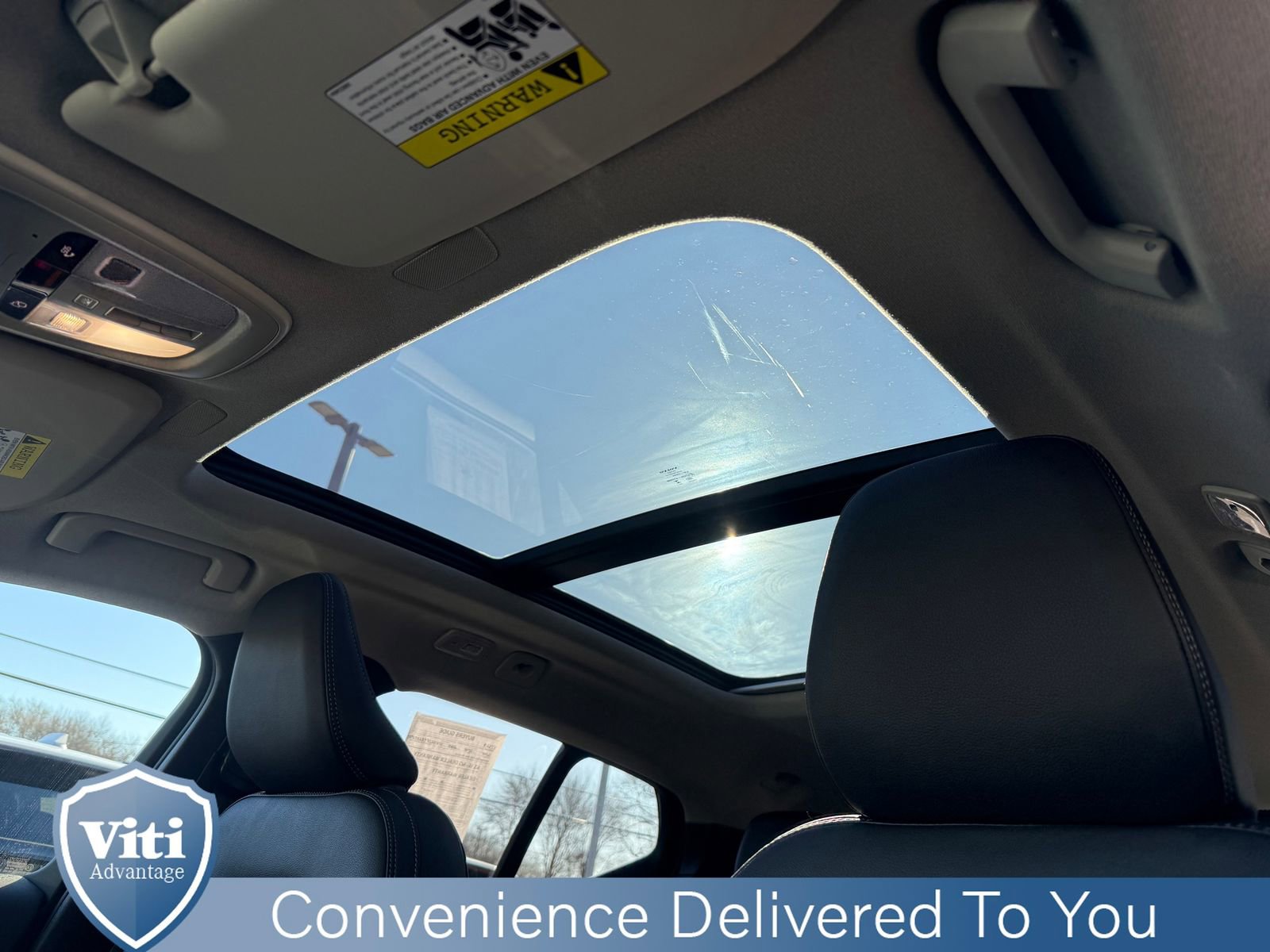 Certified 2024 Volvo XC40 B5 Ultimate w/ Protection Package Premier image 19