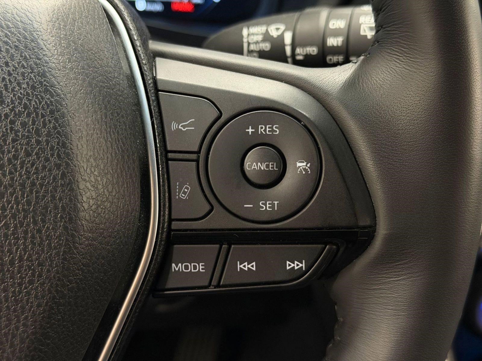 Used 2023 Toyota Venza Limited image 26