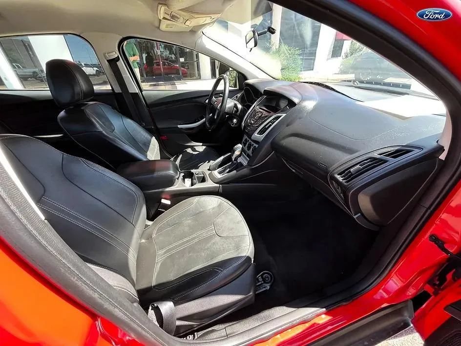 Used 2013 Ford Focus SE FWD image 14