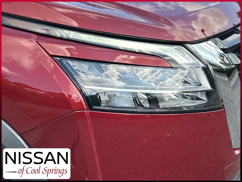 Used 2023 Nissan Pathfinder SL AWD/4WD image 10
