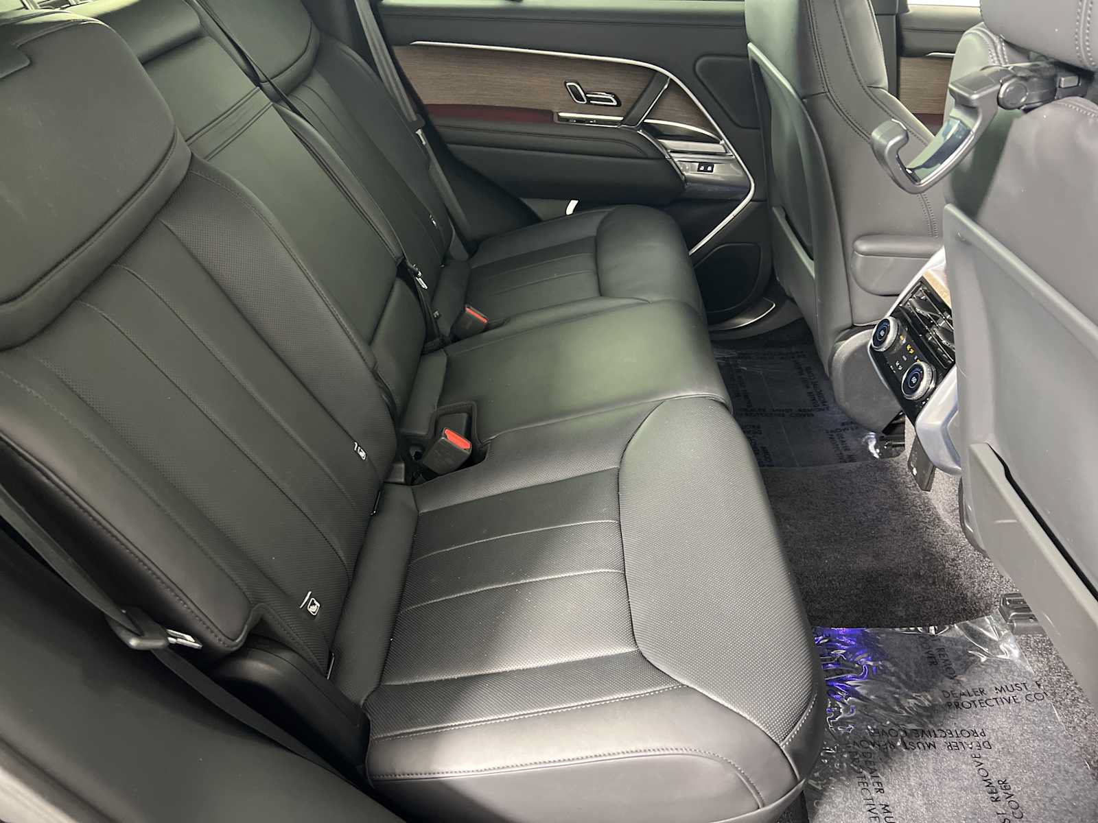 Used 2025 Land Rover Range Rover SE AWD/4WD image 16