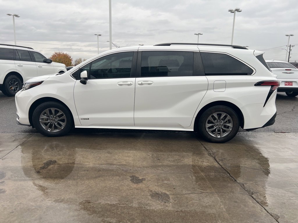 Used 2021 Toyota Sienna LE image 8