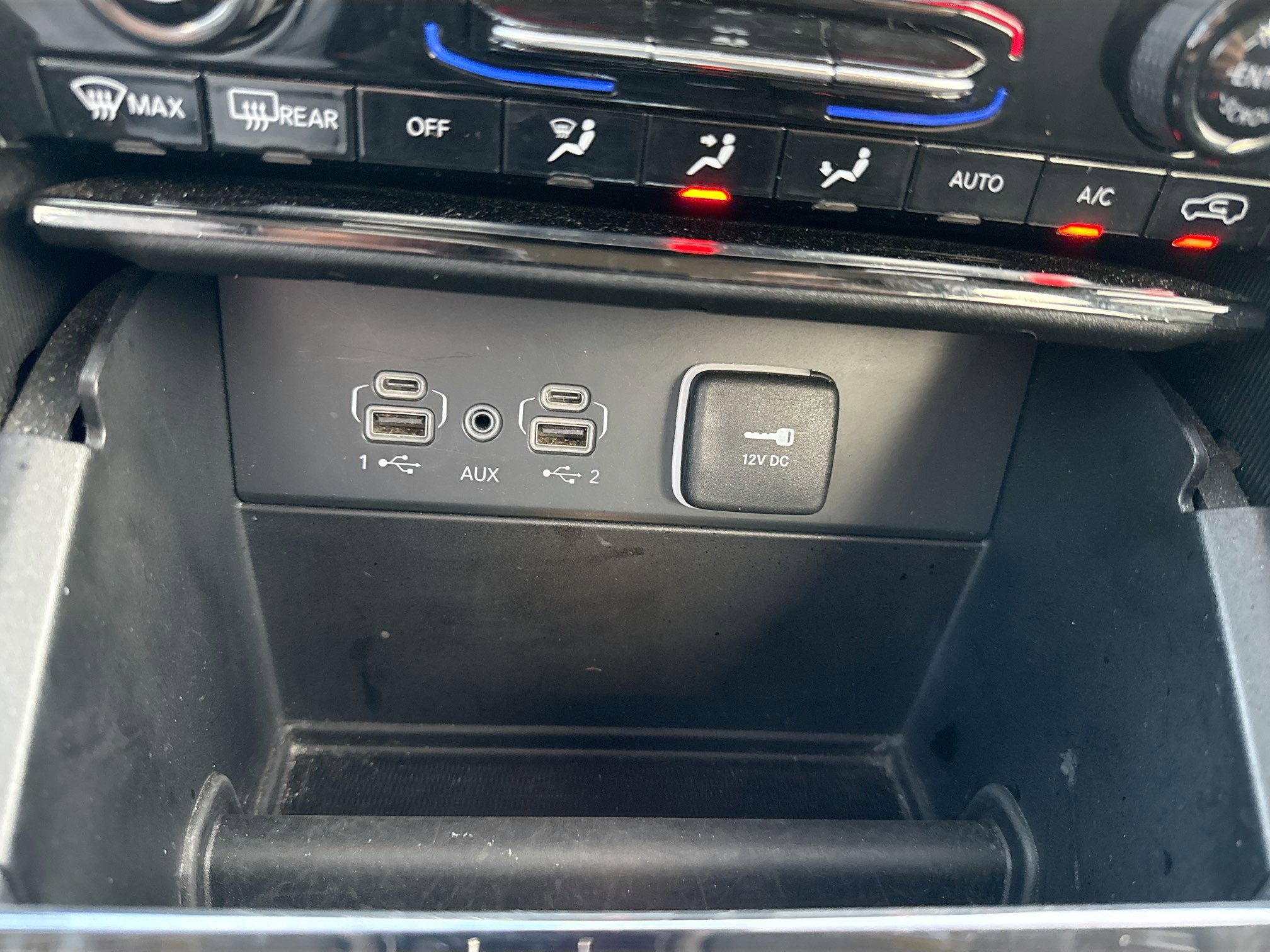 Used 2024 Jeep Grand Cherokee Laredo image 29