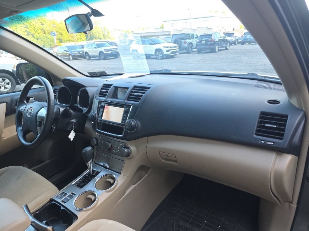 Used 2013 Toyota Highlander Plus AWD/4WD image 20