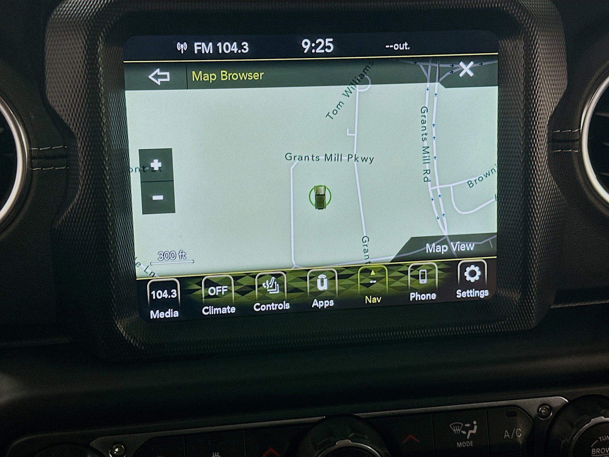 Used 2023 Jeep Wrangler Sahara w/ Cold Weather Group AWD/4WD image 21