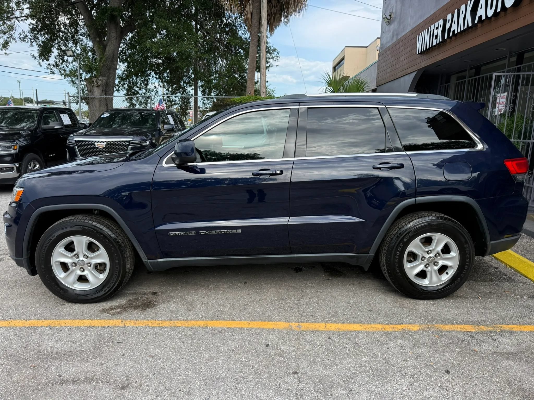 Used 2017 Jeep Grand Cherokee Laredo w/ Quick Order Package 2BE RWD image 4