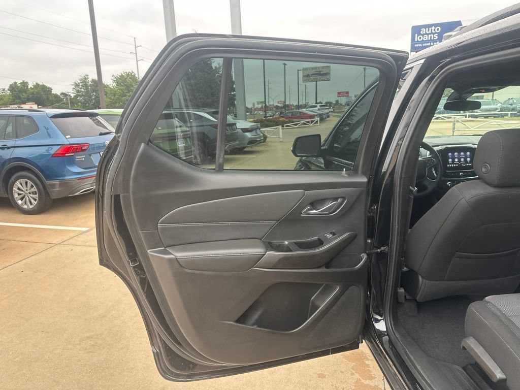 Used 2023 Chevrolet Traverse LT FWD image 12