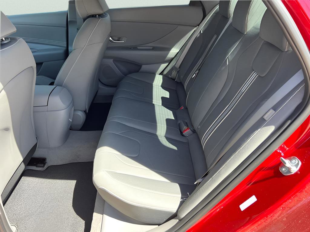 Used 2025 Hyundai Elantra Sport image 24