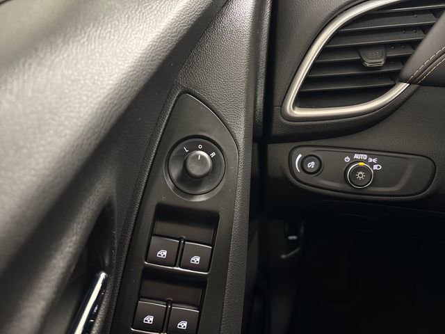 Used 2022 Chevrolet Trax LT w/ LT Convenience Package image 43