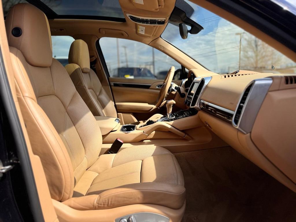 Used 2016 Porsche Cayenne image 25